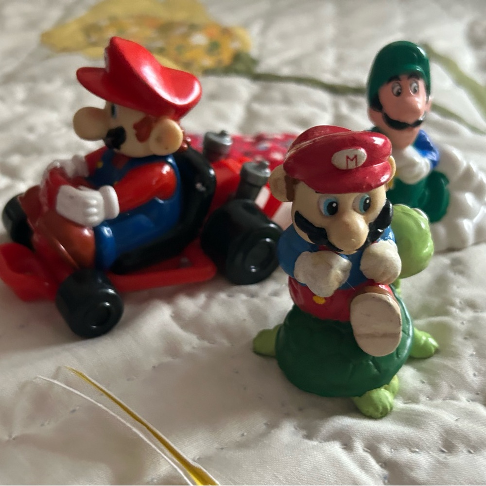 Super Mario fast food toys